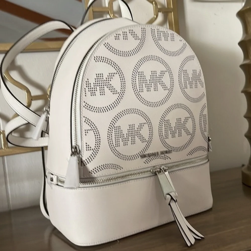 Micheal kors backpack 💥💥
